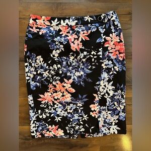 🌸 Talbots Floral Print Pencil Skirt – Size 8 –– Stretch Textured Fabric